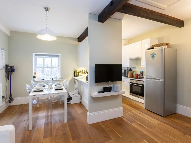 Parsonage Square, Dorking RH4, 1 bed flat to rent, £1,295 pcm | PrimeLocation