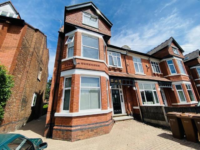 Parsonage Road, Heaton Moor. Studio to rent £750 pcm £173 pw