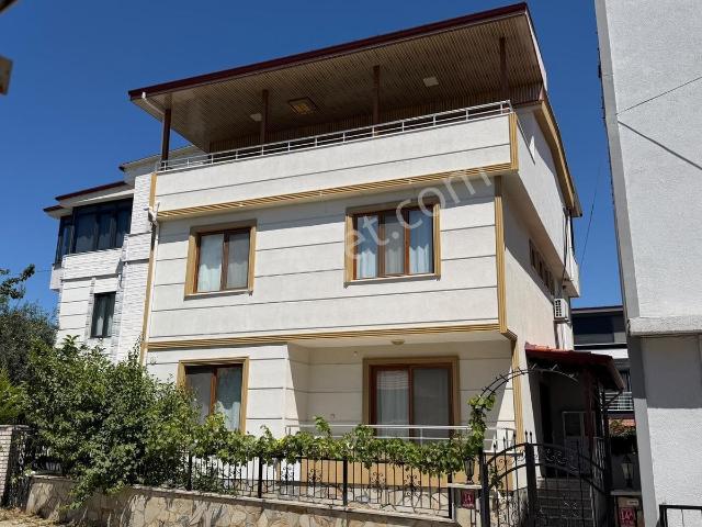 Parstan Bölgenin İncisi Gürede Denize 100m Mesafede 3+1 Villa
