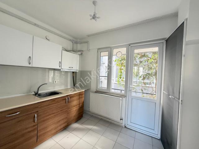 Parstan Sarıkızda Doğalgazlı Arakat Ayrı Mutfaklı 2+1 Kiralık