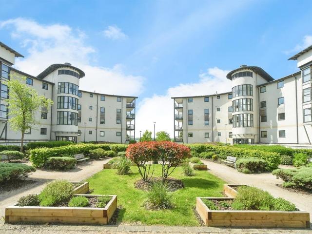 Pasteur Drive, Swindon, SN1 2 bed apartment to rent £1,200 pcm £277 pw