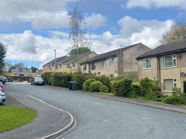 Pasture Walk, Bradford BD14, 2 bed flat to rent, £750 pcm | PrimeLocation