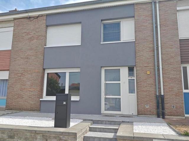 Pas gerenoveerde instapklare woning met ruim terras!
