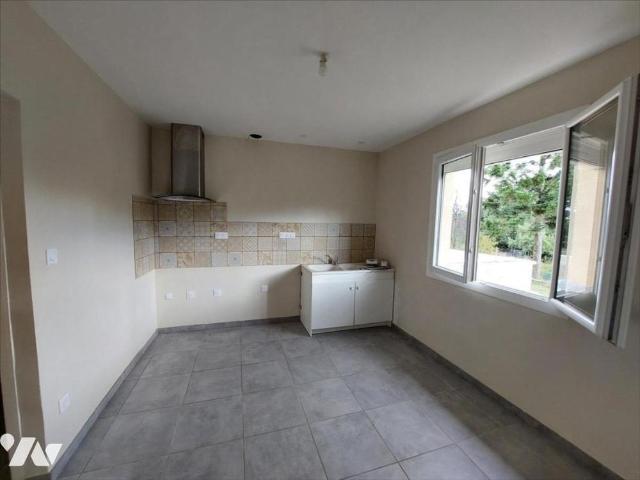 MAISON avec extérieur