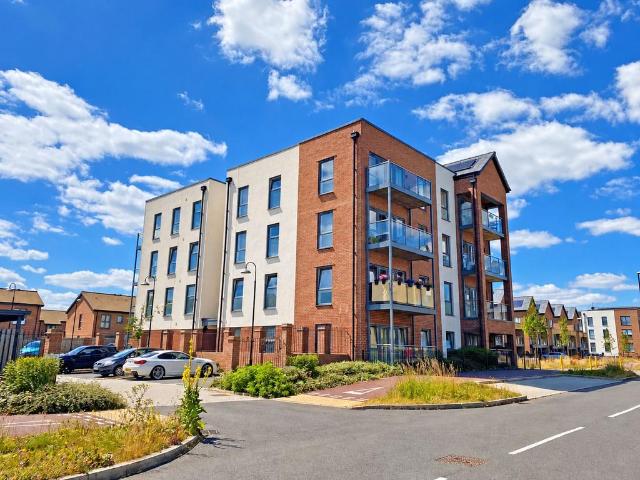 Pascal Mews, Oakgrove, MK10 2 bed apartment to rent £1,495 pcm £345 pw