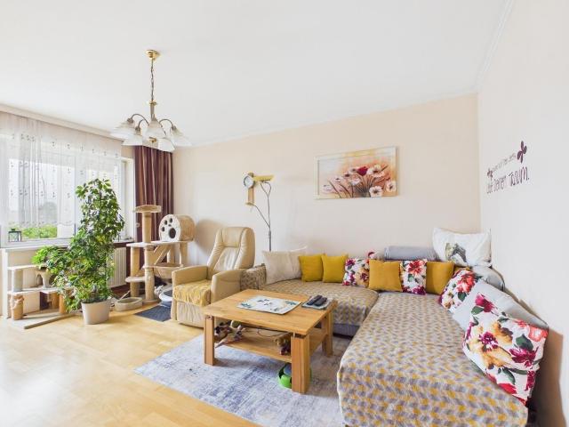 Pasching: Attraktiv Aufgeteilte 3 Zimmer Eigentumswohnung Ca. 72 m² Wohnfläche + Loggia in Pasching und Eigenem Parkplatz