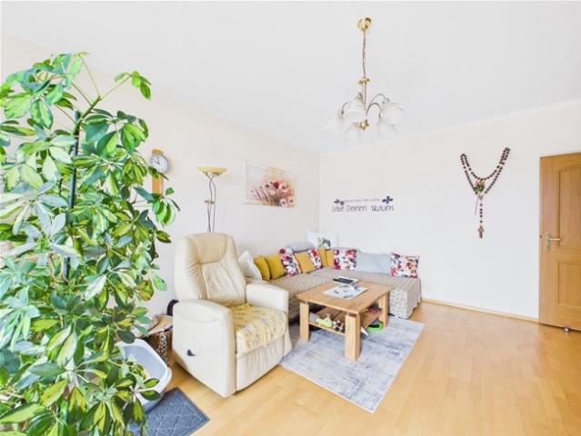PASCHING Attraktiv aufgeteilte 3 Zimmer Eigentumswohnung ca. 72 m² Wohnfläche + LOGGIA in Pasching und eigenem Parkplatz