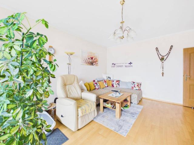 PASCHING: Attraktiv aufgeteilte 3 Zimmer Eigentumswohnung ca. 72 m² Wohnfläche + LOGGIA in Pasching und eigenem Parkplatz