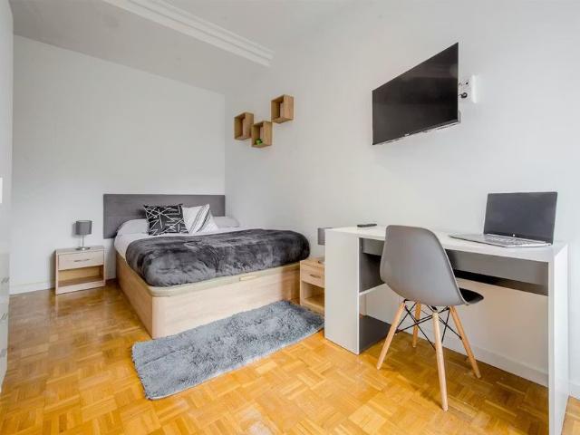 Paseo de la Castellana, Madrid, Community of Madrid 28046