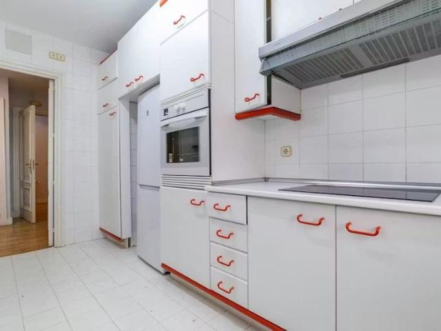 Paseo de la Castellana, Madrid, Community of Madrid 28046