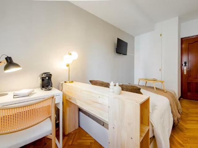 Paseo de los Olmos, Madrid, Community of Madrid 28005