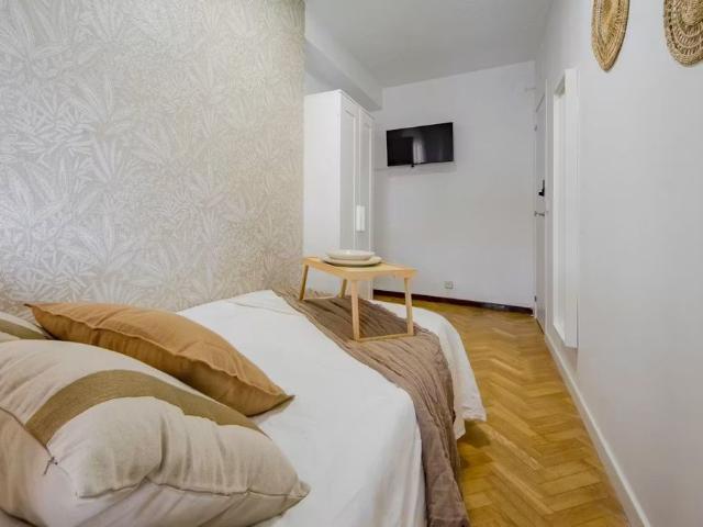 Paseo de los Olmos, Madrid, Community of Madrid 28005