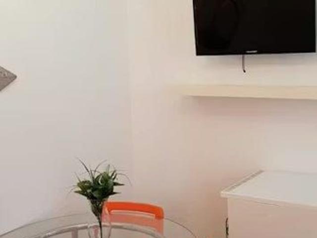 Paseo de Perales, Madrid, Community of Madrid 28011