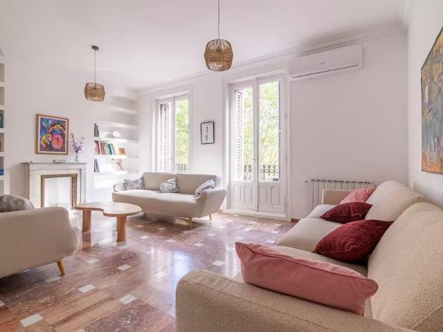 Paseo del Prado, Madrid, Community of Madrid 28046