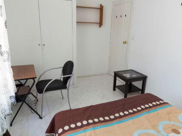 Paseo Perales, Madrid, Community of Madrid 28011