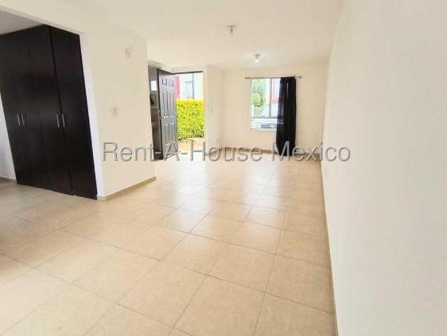 Paseos del Pedregal Casa en Venta 3 Recámaras 2 Cajones Cerrada con Amenidades