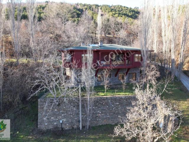 Pasifikten Ödemiş Subatan Yaylasında 8.220 M² İçinde 345 M² Köşk