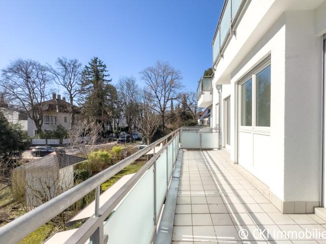 Pasing Obermenzing! Freie, sehr helle 2 Zi. ETW mit großem Südbalkon in sehr schöner Wohnlage