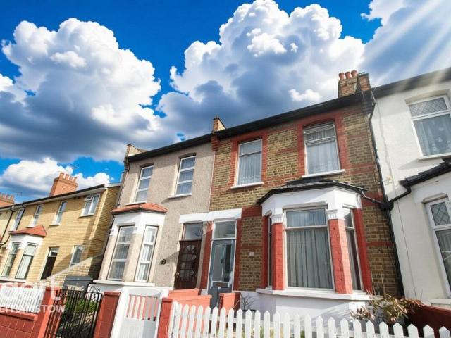 Pasquier Road, London E17 2 bed terraced house to rent £2,100 pcm £485 pw