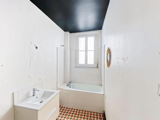 Passage des Abbesses 2P a vendre