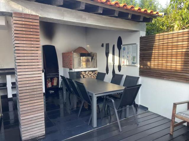 Passionate 3 Bedroom House with outside area in Aveiro