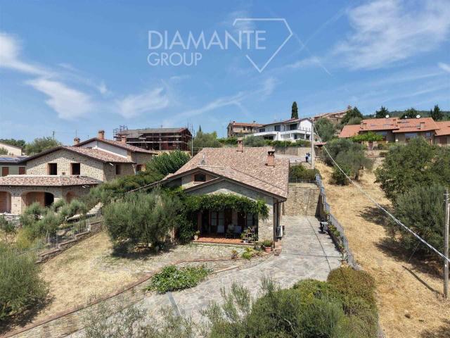 Passignano sul Trasimeno PG Loc. San Donato: Villa in piet. 200m² Passignano sul Trasimeno