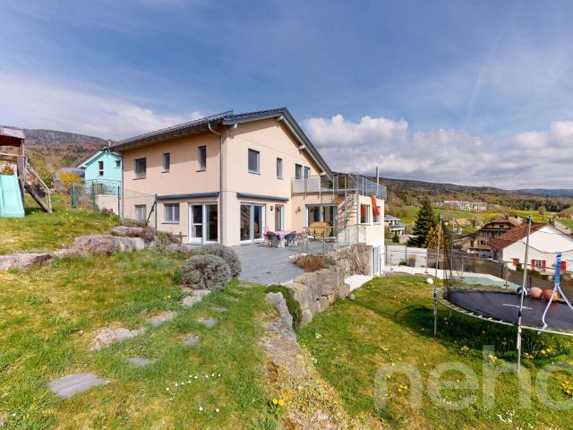 Passivhaus mit Studio, Schwimmbad und offenem Blick