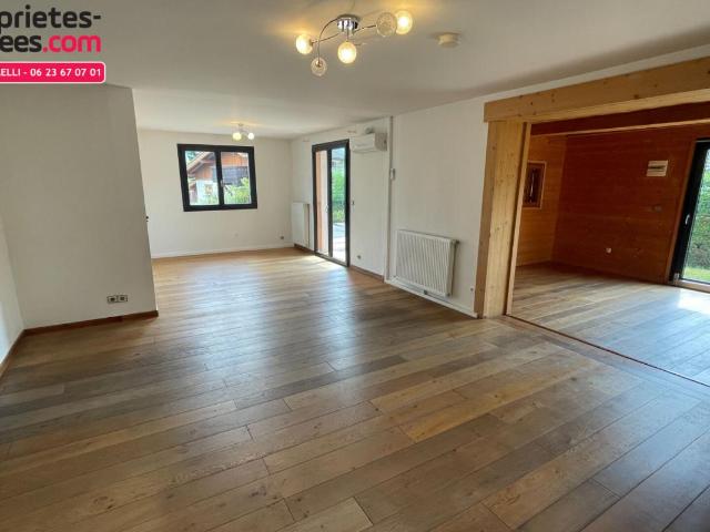 PASSY Maison de plus de 210 m² au sol Deux logements indépendants et potentiel locatif