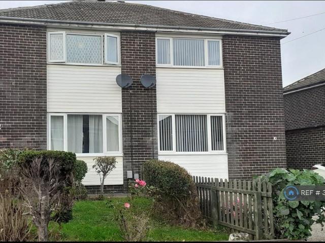 Patterdale Drive, Huddersfield, HD5 3 bed semi detached house to rent £1,100 pcm £254 pw