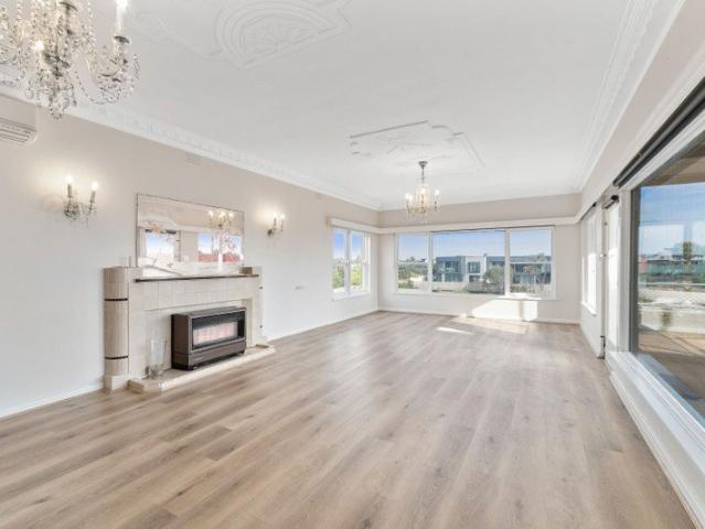 Patterson River Frontage and Sweeping Bay Vistas Recently Renovated, 3 Bed, 2 Bath + Study Amazing Location
