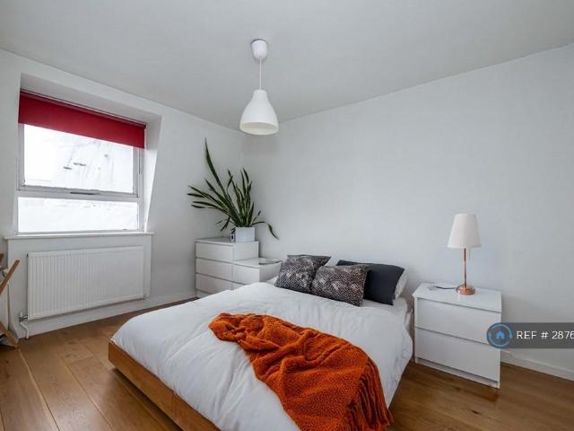 Pattison House, London, SE1 3 bed flat to rent £2,650 pcm £612 pw