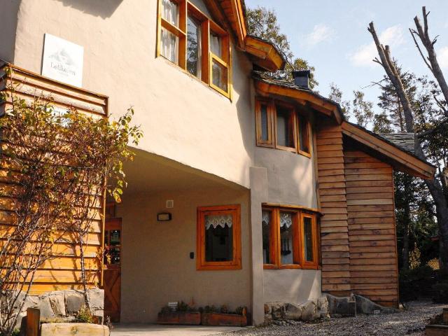 Patagonian cabin with Starlink desk and forest