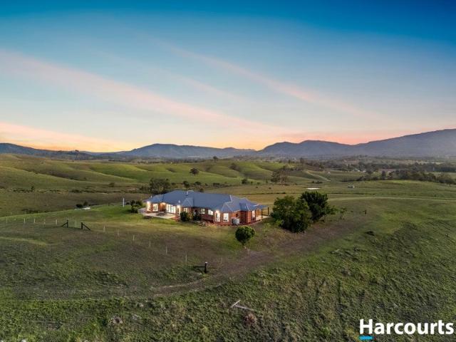 Paterson River Rural Retreat with Panoramic Valley Views