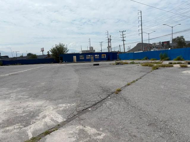 PATIO CON OFICINAS ENTRE CARRETERA A MTY Y CARRETERA A MONCLOVA