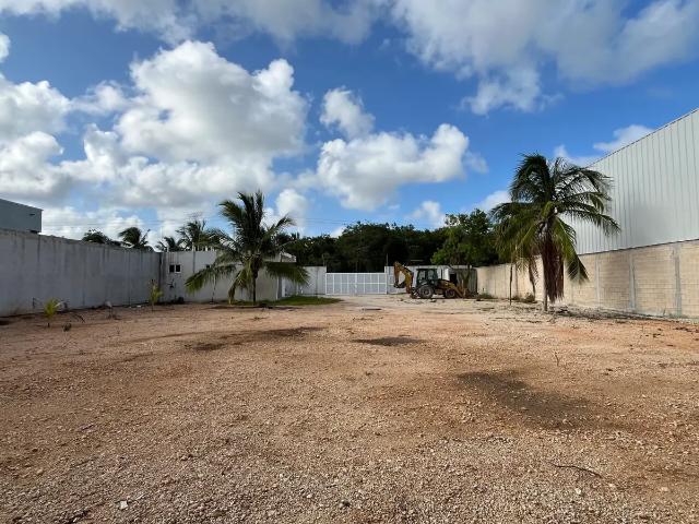 PATIO LOGISTICO CON OFICINAS EN RENTA | AV. HUAYACÁN | CANCÚN
