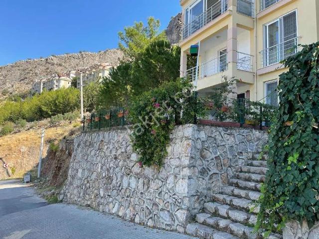 Patlangıç'ta Havuzlu Deniz Manzaralı 4+1 Bahçe Dublex Daire