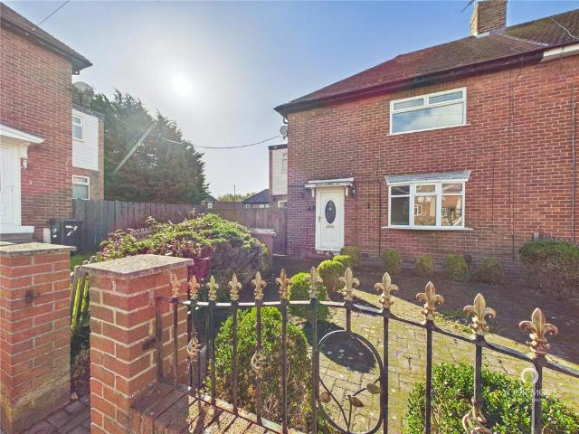 Paton Square, Tyne and Wear SR3 3 bed semi detached house to rent £750 pcm £173 pw