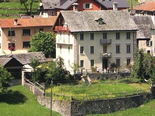 Patrizierhaus als B & B mit Rustico, Gartenanlage / Patrizierhaus als B&B mit Rustico und Gartenanlage