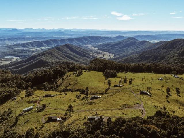 Pat's Farm | 6 Luxury Chalets Across 44 Hectares
