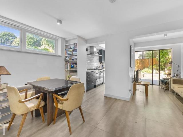 Patshull Road, NW5 2 bed flat to rent £2,900 pcm £669 pw