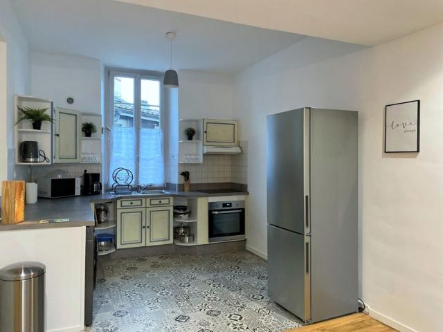 PAU – CENTRE VILLE – GRAND T4 MEUBLÉ 89 m² – CALME & LUM