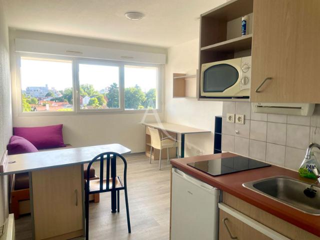 PAU FACULTES STUDIO EN DERNIER ETAGE