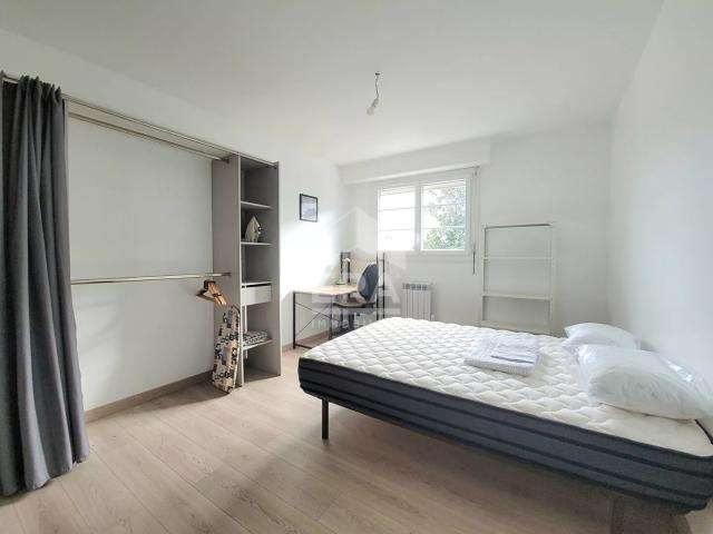 PAU: LOCATION MEUBLEE T2 rénové de 28m²