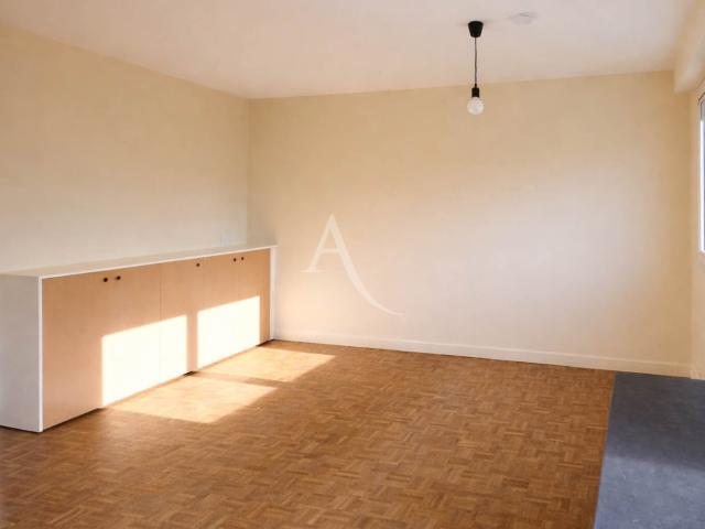 Pau Studio rénové Cave, parking, calme et lumière ! 29m² Pau