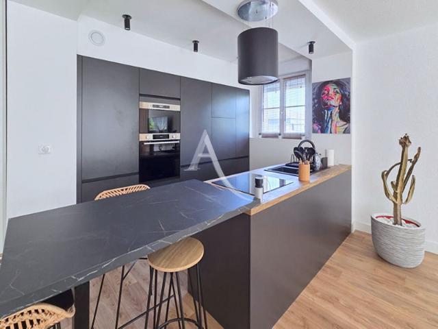 PAU TRESPOEY Appartement T2 rénové avec balcon, parking