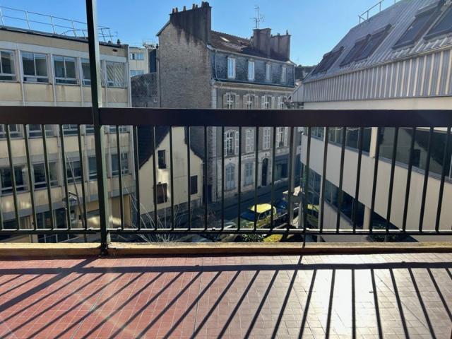 Pau tribunal, T4 avec terrasse, ascenseur et parking privati