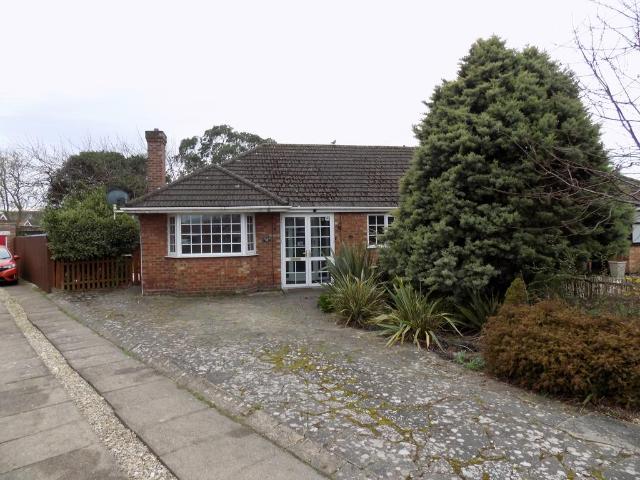 Paul Crescent, Humberston DN36 2 bed semi detached bungalow to rent £800 pcm £185 pw