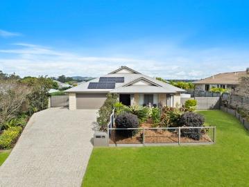 Paul Penklis Presents: Spacious Family Home Within a Sought After Community Offering Lowset Livng With Side Acccess & Room to Grow!