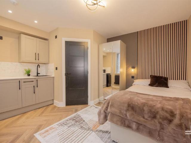 Paul Street, Warrington WA2 Studio to rent £900 pcm £208 pw