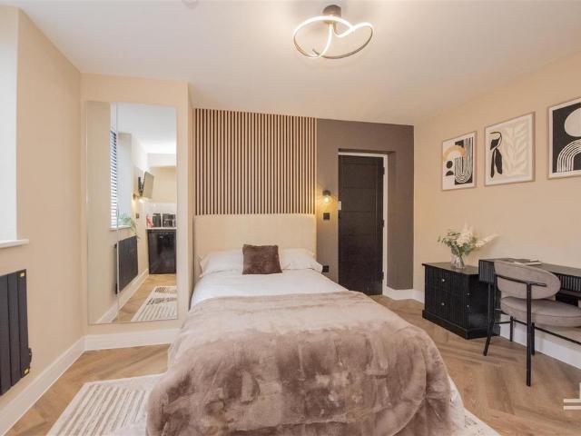 Paul Street, Warrington WA2 Studio to rent £950 pcm £219 pw